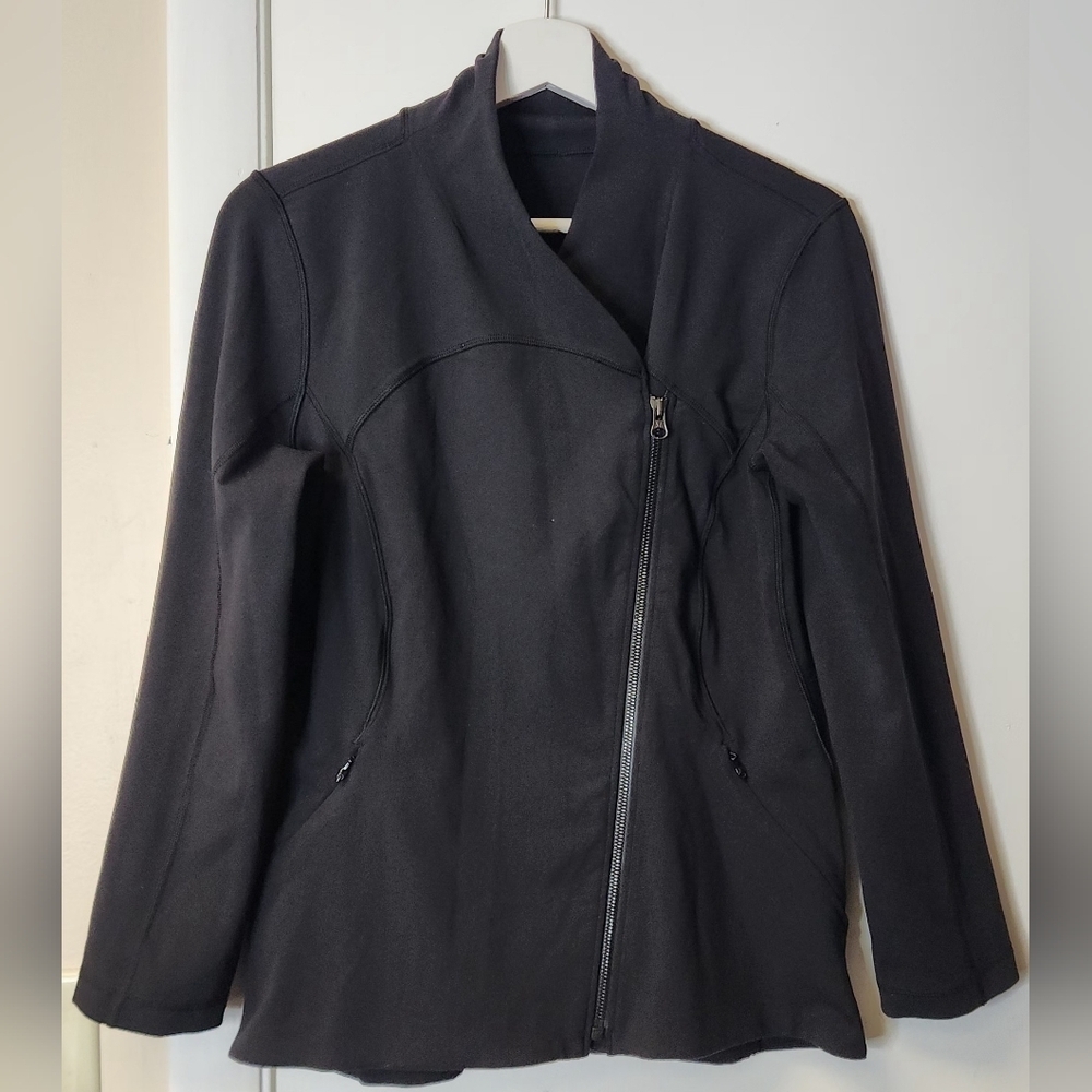 Lululemon Precision Jacket Without Thumb Holes In… - image 4